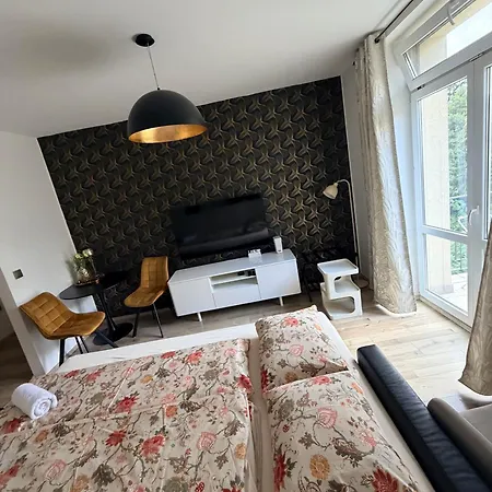 Apartment Golden - Near Train Station Pressburg
